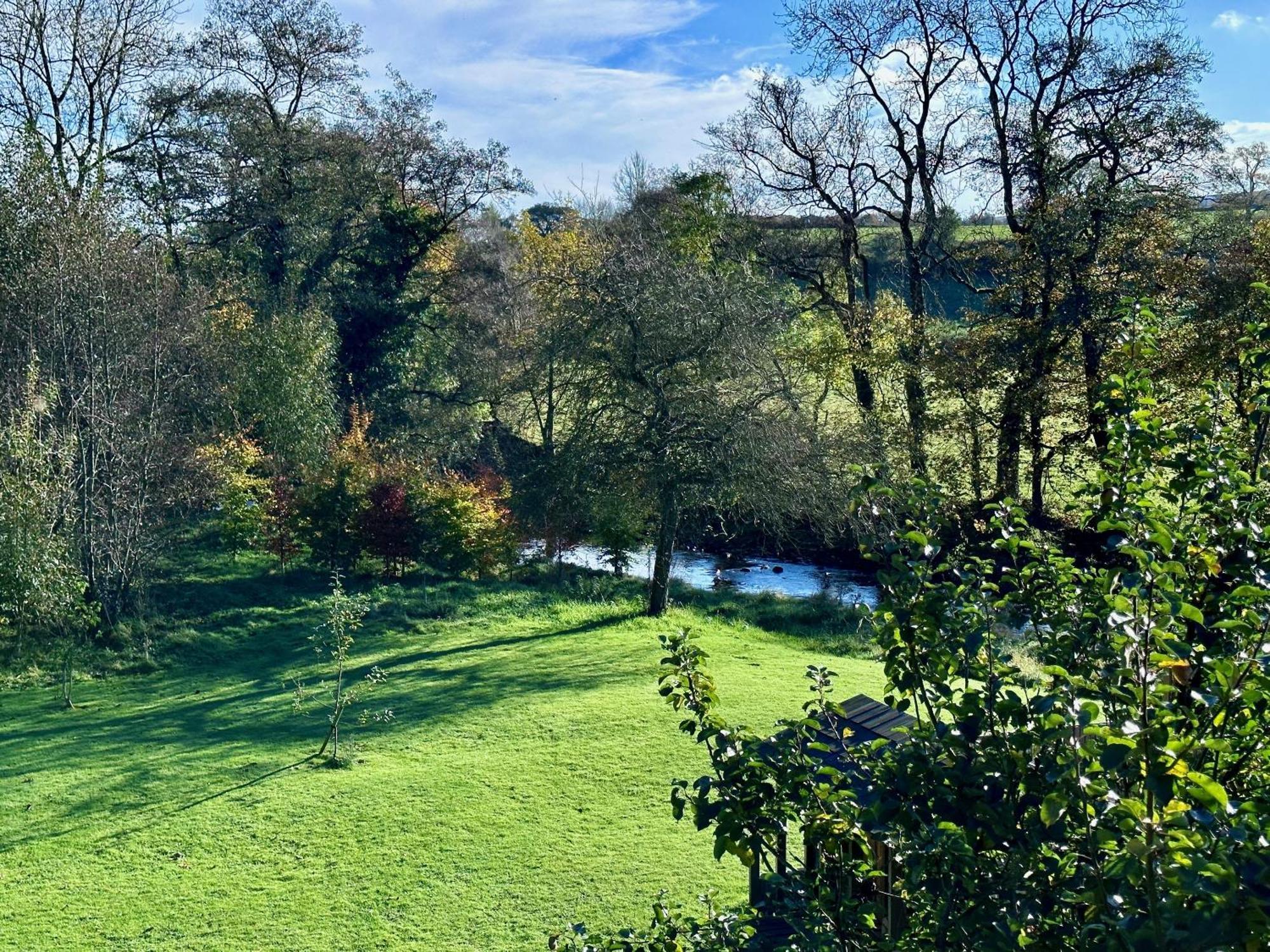 Riverbank Cottage Lancaster Room photo